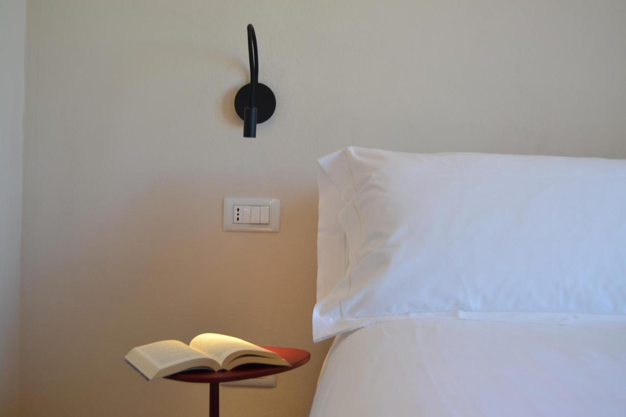 Le Cornici - Cascina Di Charme Hotel Diano dʼAlba Eksteriør billede