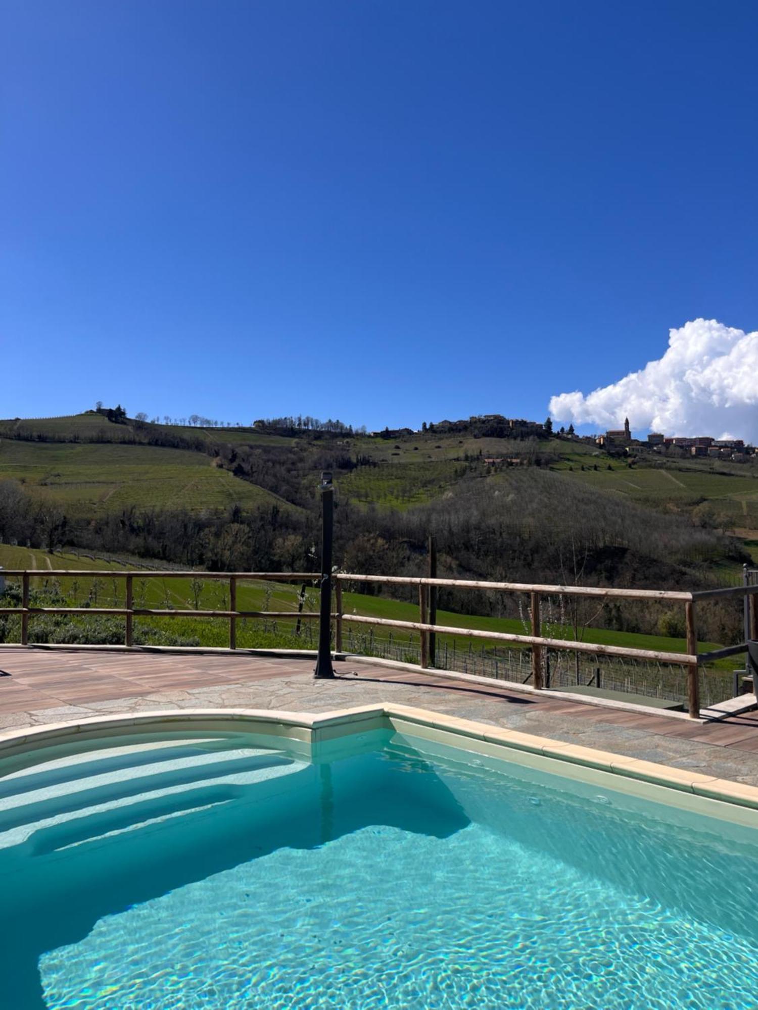 Le Cornici - Cascina Di Charme Hotel Diano dʼAlba Eksteriør billede