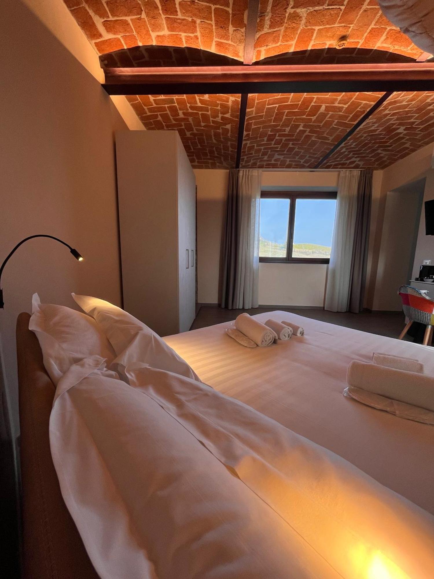 Le Cornici - Cascina Di Charme Hotel Diano dʼAlba Eksteriør billede